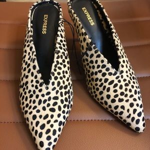 EXPRESS LEOPARD PRINT MOHAIR MULES SIZE 6